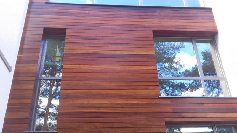 Деревянный фасад из планкена фото